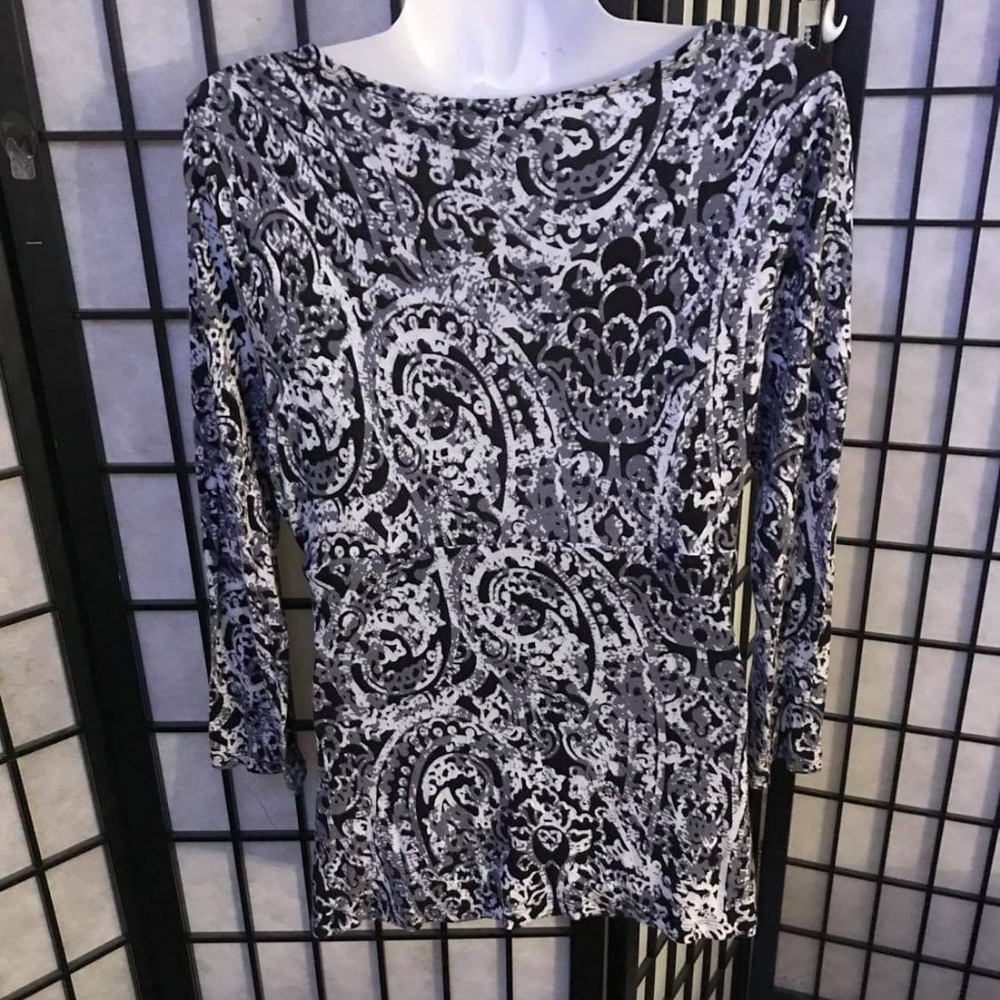 Shapesational LG black and white shirt